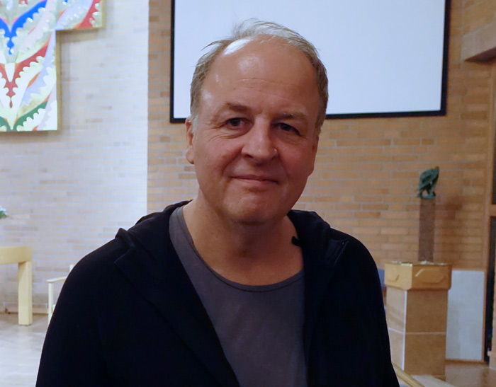 I Ansgarskyrkan talade historikern och författaren Henrik Berggren om sin år 2006 utgivna bok (tillsammans med Lars Trägårdh) ”Är svensken människa?”.