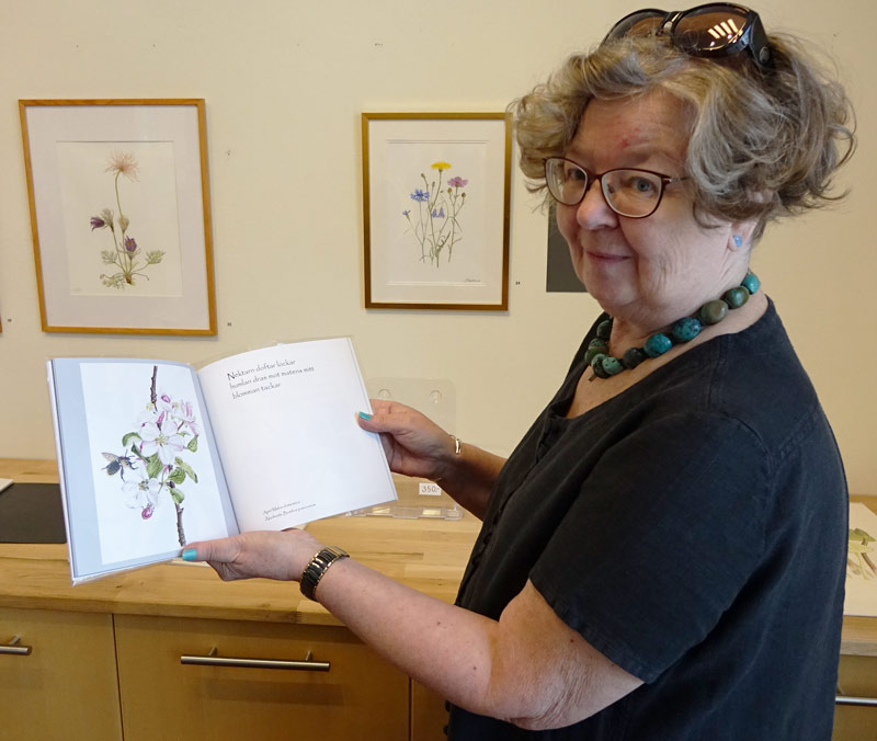 Margaretha Bååth har givit ut en bok med många av sina målningar, åtföljda av korta dikter. Boken heter "Poetiska stycken".