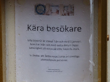 ... "Kära besökare. Villa Söderås är stängt från och med 1 januari. Man har från och med detta datum ingen behörighet att vistas på Villa Söderås mark.Vi önskar att detta respekteras av samtliga utomstående personer. Med vänlig hälsning. Personalen på Villa Söderås."
