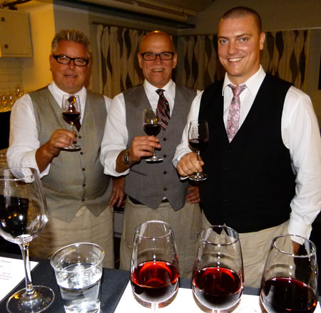 Högberga Vinfabrik hade ett eget rum där de tre vinmakarna kunde berätta om druvornas inneboende önskan att bli goda viner. Fr.v. Johan Zälle, Per Hallgren och Johan Hjort.